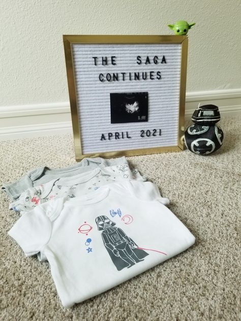 Star Wars Maternity Photoshoot, Gender Reveal Ideas Star Wars, Nerdy Pregnancy Announcement, Star Wars Baby Announcement, Star Wars Baby Shower Ideas, Star Wars Pregnancy Announcement, Star Wars Gender Reveal, Best Baby Announcement Ideas, Baby Shower Star Wars