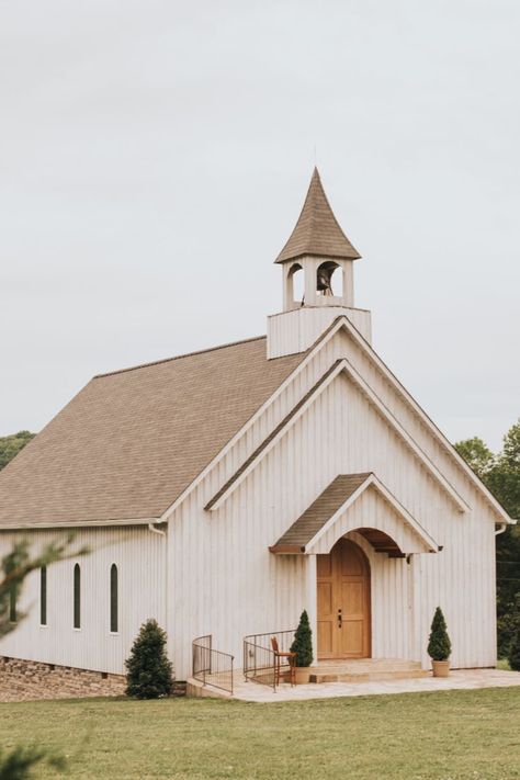 Tennessee Wedding Venues, Church Interior Design, Church Interior, Wedding Chapel, Middle Tennessee, Tennessee Wedding, Fantasy Wedding, Chapel Wedding, Church Wedding