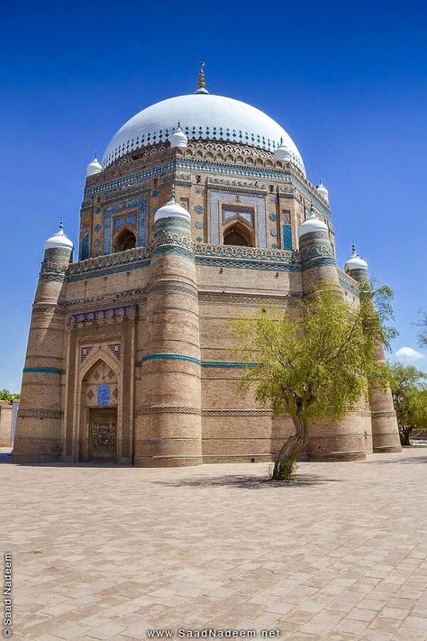 Multan : Shrine of Shah-Rukhnai- Alam - Punjab Pak. Turkey Masjid, Pakistani Architecture, Multan Pakistan, Pakistan Tourism, Pakistani Art, Pakistani People, Pakistan Culture, Persian Architecture, Punjab Pakistan