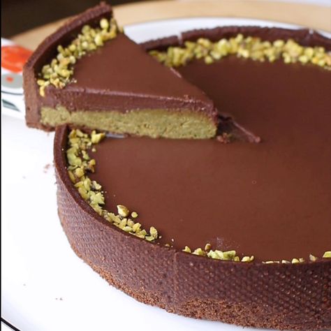 Crostata Dubai chocolate - cookingmia_ Dubai Chocolate Cake, Dubai Chocolate, Pistachio, Chocolate Cake, Cheesecake, Pastry, Dessert Recipes, Dubai, Food And Drink