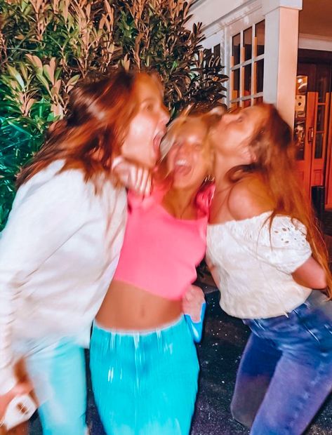 Preppy Trio, Trio Pics, 14th Birthday Party Ideas, Ross And Rachel, Preppy Spring, Holiday Photoshoot, Summer Goals, Bff Goals, Bestie Goals