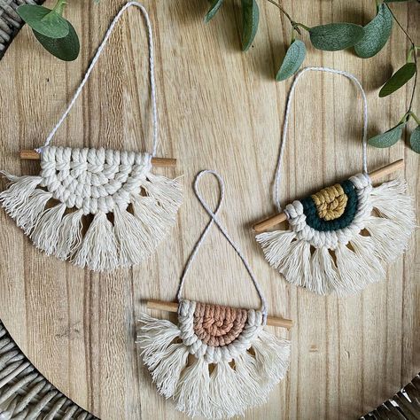 Macrame Tutorial Beginner, Macrame Car Charm, Essential Oils Blends, Decorative Knots, Small Macrame, Macrame Wall Hanging Patterns, Loose Ends, Modern Macrame, Macrame Ideas