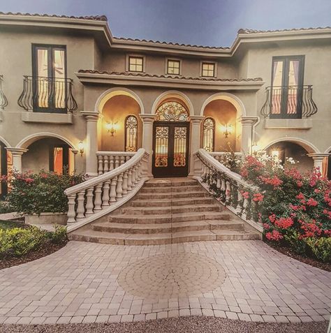 SLO, CA Mediterranean House Designs, Classy Wallpaper, Entrance Halls, Italy House, Luxury Houses Mansions, Classic House Exterior, Classic House Design, Model House Plan, House Outside Design