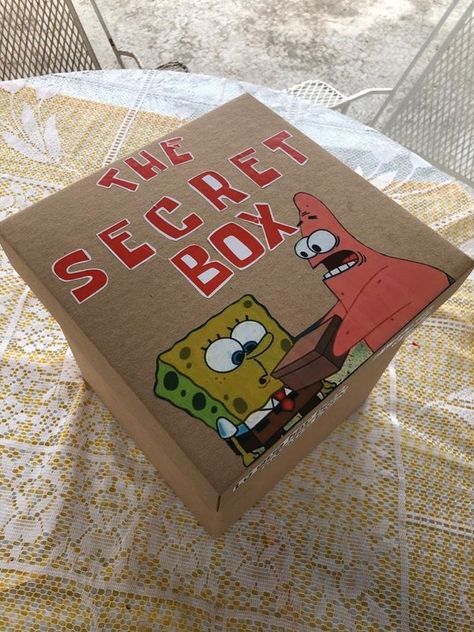 Idea For Gift For Best Friend, Ideas For Presents For Boyfriend, Box Present Ideas Boyfriend, Ideas For Presents For Best Friends, Bff Gifts Ideas, Gift Box Ideas For Best Friend, Bday Box Gift Ideas, Secret Box Ideas, Ideas For Gifts For Best Friend