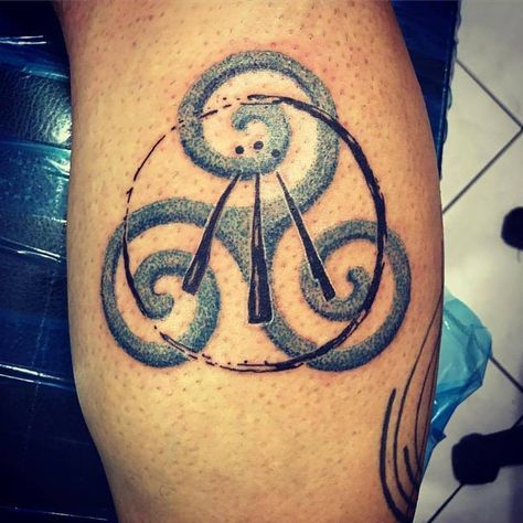 #Triskel #Triskelion #Awen Tatto done at/by Tattoo's by Jorge  Campos. Awen Symbol Tattoo, Awen Tattoo, Ireland Tattoo, Celtic Knot Tattoo, Scottish Ancestry, Knot Tattoo, Celtic Tattoos, Symbol Tattoos, Tattoo Art Drawings