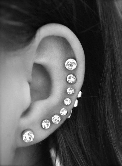 This is what I want <3 Piercings Bonitos, Cool Piercings, Multiple Ear Piercings, Cute Ear Piercings, Cute Piercings, Jewelry Tattoo, Body Piercings, Cartilage Piercing, The Ear