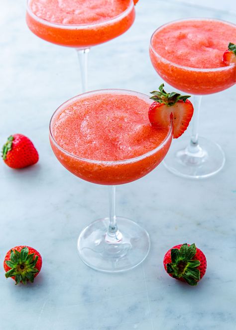 Strawberry Frosé Is The Best Way To Drink Rosé This SummerDelish Green Apple Moscato Sangria, Summer Punch Recipes, Frozen Sangria, Lemonade Slushies, Summer Beverages, Frozen Drink Recipes, Easy Alcoholic Drinks, Batch Cocktails, Strawberry Mojito