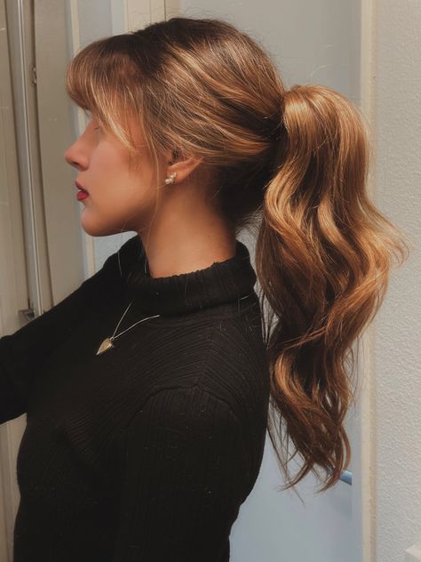 Ponytail Reference Front View, Long Hair Drawing Reference Side View, Long Hair Side Profile Drawing Reference, Person Side View Reference, Side Profile Tips, Person Side Profile Reference, Hairstyles Side Profile, Ponytail Side Profile, Short Hair Side Profile