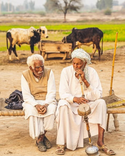 Photography People Street, Punjab Culture Photography, Haryana Culture, Old Punjab, Punjab Culture, Village Vibes, Artistic Portrait Photography, Natural Beauty Photography, Street Photography People