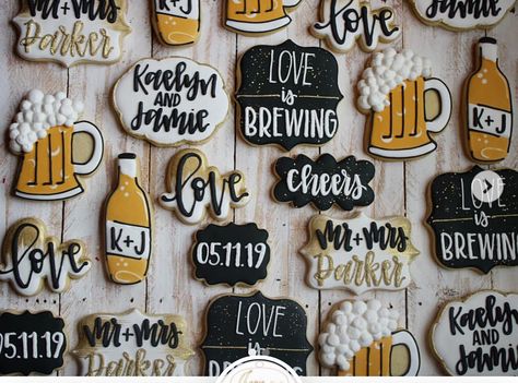 Couples Shower Ideas, Engagement Party Drink, Couples Shower Themes, Fiesta Wedding Shower, Creative Wedding Centerpieces, Wedding Shower Cookies, Love Is Brewing, Couples Bridal Shower, Couple Wedding Shower