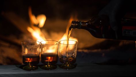 8 Whiskeys Made for Sipping Around the Campfire Summer Campfire, Bourbon Drinks, Best Bourbons, Men's Journal, Mens Journal, Around The Campfire, Backyard Fire, Fire Pit Backyard, Irish Whiskey