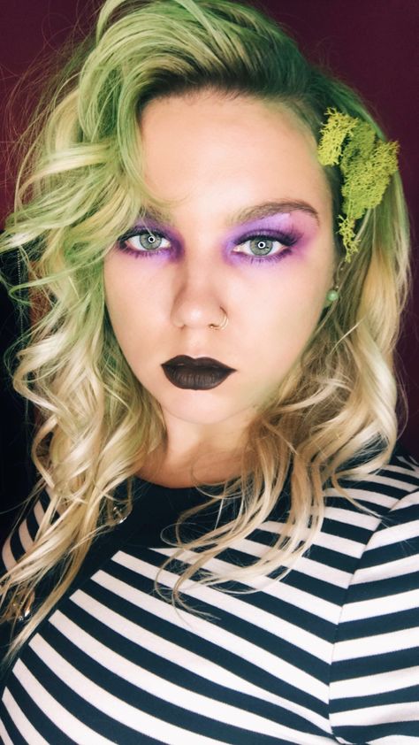 Girl Bettle Juice, Beatle Juice, Beetlejuice Makeup, Beetlejuice Costume, Beetlejuice Halloween, Creepy Halloween Decorations, Beetle Juice, Purple Makeup, Halloween 2022