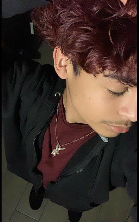 Dark Red Dyed Hair Men, Burgundy Hair Men, Male Hair Dye Ideas, Dark Red Hair Men, Red Tint Hair, Pelo Color Borgoña, Black Hair With Red Highlights, Red Hair Outfits, Burgundy Red Hair