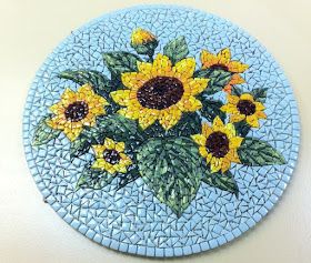 Mosaic Outdoor Table, Realistic Flower Drawing, Eggshell Mosaic, Sunflower Mosaic, Mosaic Furniture, Mosaic Garden Art, Mosaic Art Projects, Mosaic Tile Art, Floral Mosaic