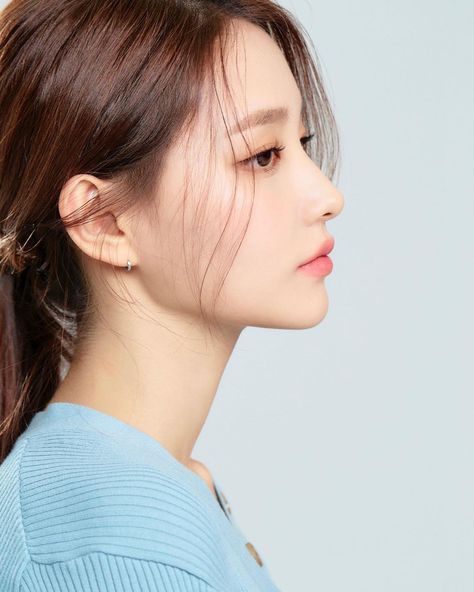 ˢⁿᵒʷ Asian Side Profile, Female Side Profile, Side Profile Woman, Perfect Side Profile, Side View Of Face, Embrace Natural Beauty, Face Anatomy, Perfect Nose, Korean Picture