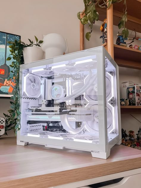 White Pc Build, White Desk Setup, Pc Setup Ideas, Dream Setup, Gamer Setup, Setup Gamer, Desktop Setup, Pc Build, Pc Setups