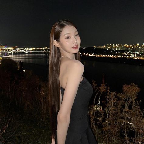 ive wonyoung Flash Photo, Beautiful Night, I Love Girls, Look Alike, Ulzzang Girl, Instagram Update, Korean Singer, Role Models, Korean Girl