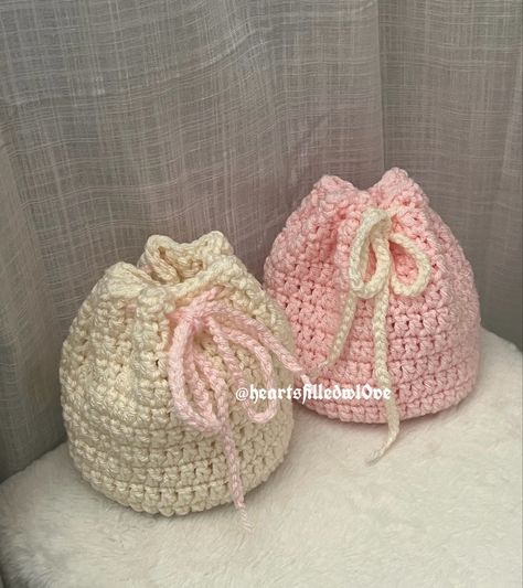 Aesthetic Crochet Pouch, Kawaii Crochet Ideas, Drawstring Pouch Crochet, Crocheting Aesthetic, Crochet Drawstring, Scrap Yarn Crochet, Hello Kitty Crochet, Crochet Fairy, Easy Crochet Animals