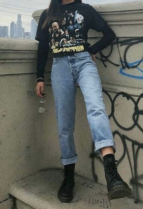 Outfits Primavera, Grunge Jeans, Skater Girl Outfits, Peplum Tops, 90s Fashion Outfits, Tomboy Outfits, Outfit Jeans, Tomboy Style Outfits, Indie Outfits