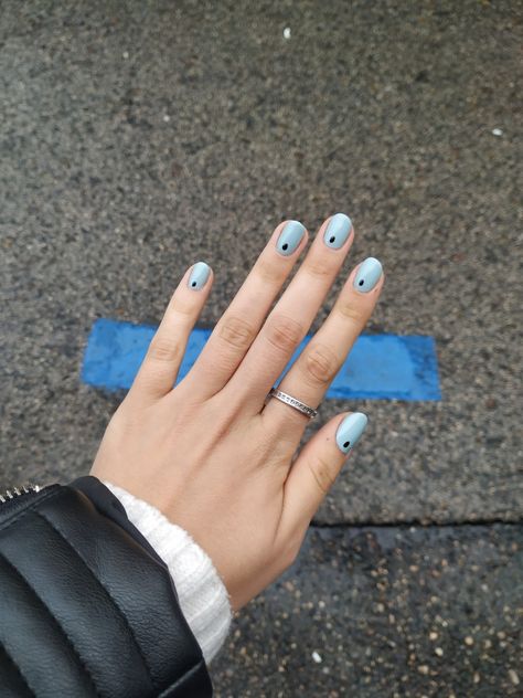 Gel Nails Dots, Bauhaus Nails, Blue Minimalist Nails, Blue Dot Nails, Nails Cortas, Future Nails, Dot Nail Designs, Gel Overlay, Blue Nail Designs