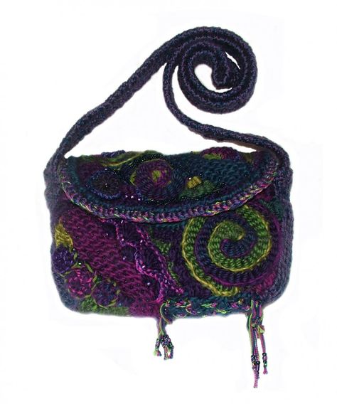 freeformbag Wild Berries, Crochet Shoulder Bag, Form Crochet, Crochet Bags Purses, Freeform Crochet, Crochet Bracelet, Irish Crochet, Art Textile, Crochet Art