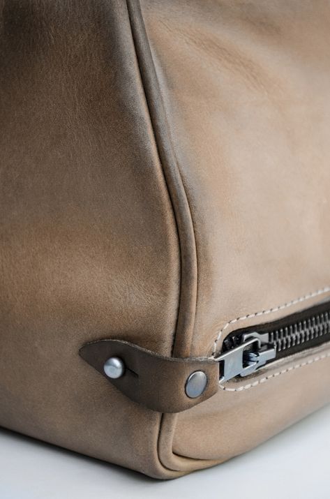 Zipper secure tab -- A duffel built to last a lifetime—two if you count the cow's by KENDAL & HYDE — Kickstarter Crea Cuir, Couture Cuir, Zipper Lock, Sacs Design, Leather Workshop, Leather Art, Built To Last, The Cow, Sewing Leather