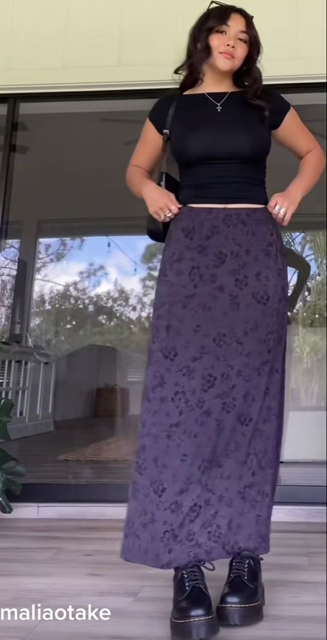 Long Skirt Fall Outfits Aesthetic, Purple Skirt Outfit Ideas, Long Purple Skirt Outfit, How To Style A Midi Skirt, Alt Outfits Summer, Purple Aesthetic Outfit, Purple Skirt Outfit, Long Skirt Outfits, Maxi Skirt Outfits