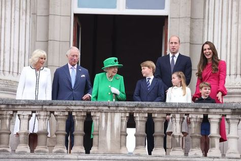 Queen's Platinum Jubilee RECAP: Queen thanked nation as celebrations come to an end - Mirror Online Vévodkyně Kate, Prinz George, Order Of The Garter, Prinz Charles, Cambridge Family, God Save The Queen, Prince Louis, Reine Elizabeth Ii, Camilla Parker Bowles