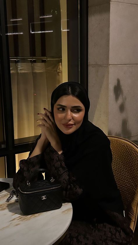 Haneen Alsaify, Khaleeji Aesthetic, Brunette Aesthetic, Abaya Designs Latest, Braces Girls, Headshots Women, Arabian Women, Arab Beauty, Hijabi Aesthetic