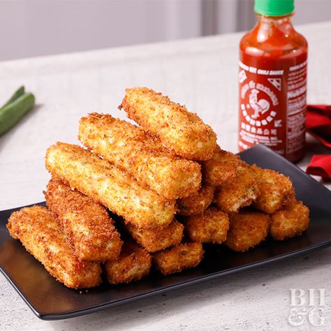 Standard mozzarella sticks are good. You know what's even better? Crunchy cheese sticks that taste just like your favorite takeout Chinese appetizer. #seafood Chinese Appetizers, Crab Rangoon, Mozzarella Sticks, Cheese Sticks, Croquettes, Fried Food, Marinara, Appetizers For Party, Appetizer Snacks