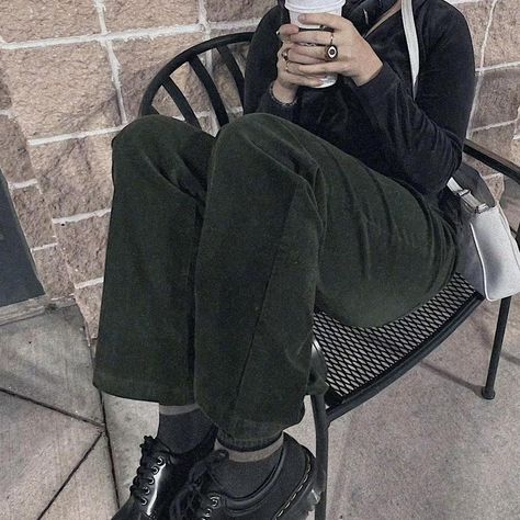 Baggy Courdory Pants Outfits, Green Cordoury Pants Outfit Women, Dark Green Courderoy Pants Outfits, Green Coudroy Pants Outfits, Dark Green Corduroy Pants Outfit, Green Courderoy Pants Outfits, Casual Green Corduroy Pants, Courdory Pants Outfits, Dark Green Pants Outfit