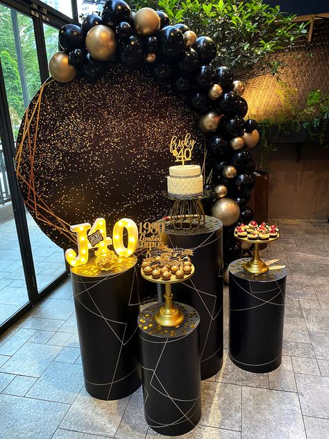 Boys 15 Birthday Party Ideas, Black And Gold Birthday Theme, Gold Theme Birthday, Black Gold Birthday, Old Man Birthday, Beer Birthday Party, Birthday Decorations At Home, Tiered Cakes Birthday, 40th Birthday Party Decorations