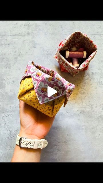 Thread Catcher Basket Free Pattern, Things To Do With Fabric Scraps, Sewing Bowls, Scrappy Basket, Thread Catcher Pattern, Fabric Boxes Tutorial, Cloth Baskets, Basket Sewing Pattern, Boutique Crafts