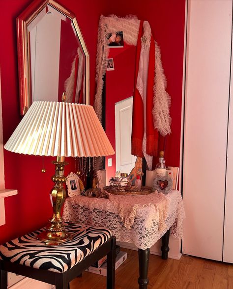 It’s a whole new (red) bedroom by me for me love, me ❤️💋🌹❣️🍓👠🍒🌶️❤️‍🔥 #red #redaesthetic #redroom #redbedroom #vintage #girlybedroom Red Room Ideas Aesthetic, Red Decor Bedroom, Red Pink Bedroom, Pink And Red Room, Red White Bedroom, Red And Pink Bedroom, Red Velvet Aesthetic, Velvet Aesthetic, Red Bedroom