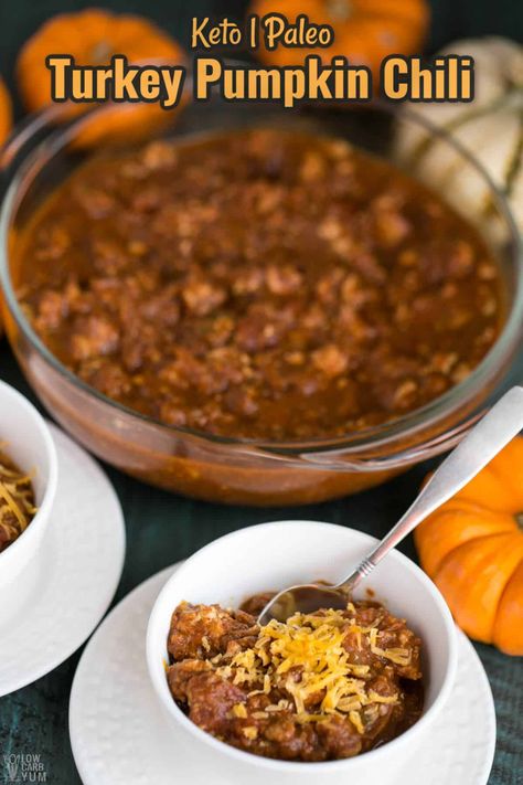 An easy to make turkey pumpkin chili made in the slow cooker. It's super filling and perfect for warming up on the cooler days of fall. | LowCarbYum.com Pumpkin Chili Slow Cooker, Keto Slow Cooker, Turkey Pumpkin Chili, Pumpkin Chili Recipe, Slow Cooker Turkey Chili, Turkey Pumpkin, Low Carb Slow Cooker, Pumpkin Chili, Low Carbohydrate Recipes