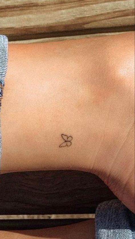 Small Cute Dainty Tattoos, Mini Tats Black Women, Dainty Small Tattoos Simple, Very Small Dainty Tattoos, Very Simple Lunch Ideas, Pretty Mini Tattoos, Small Red Tattoo On Brown Skin, Small And Dainty Tattoos, Cute Places To Put Tattoos