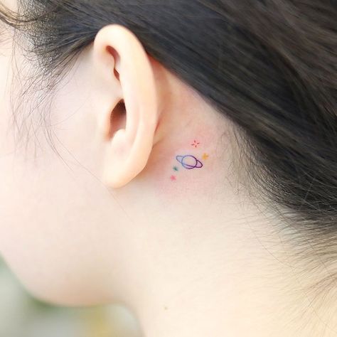 Behind the Ear Tattoo with Planet and Stars Check more at https://buzgru.com/behind-the-ear-tattoo-with-planet-and-stars/ Space Tattoo Behind Ear, Tiny Space Tattoo, Tragus Tattoo, Behind The Ear Tattoos, Minimal Tattoo Designs, Tiny Bird Tattoos, Behind The Ear Tattoo, Behind Ear Tattoos, Tiny Tattoos For Women