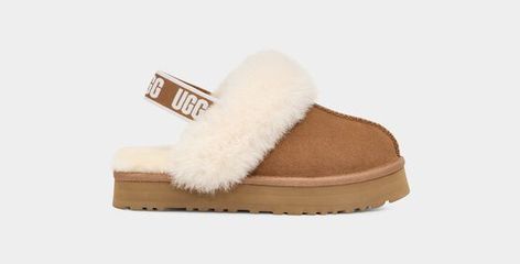 Ugg Slippers Kids, Funkette Ugg Slippers, Ugg Slippers With Strap, Ugg Funkette, Brown Uggs, Baddie Style, Pretty Shoes Sneakers, Sheepskin Slippers, High Heel Slippers