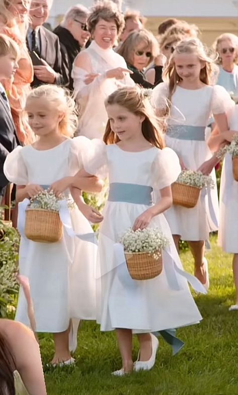 Flower Girl Wedding, Flower Girl Aesthetic, Flower Girl Aesthetic Wedding, Garden Wedding Flower Girl, Flower Girl Sress, Multiple Flower Girls Ideas, April Bridesmaid Dresses For Kidd, Classic Flower Girl Dress, Wedding Page Boys