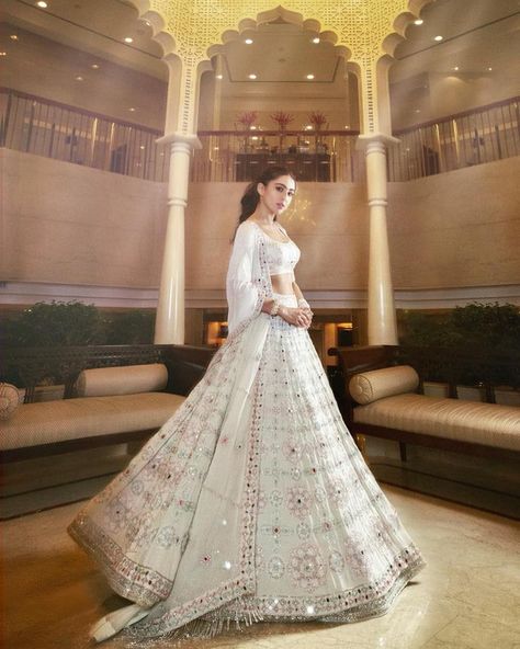 Sara Ali Khan Giving Some Major Outfit Ideas For This Wedding Season #shaadiwish #indianwedding #weddingoutfit #bollywoodoutfitideas #outfitideas #saraalikhan Manish Malhotra Lehenga, भारतीय दुल्हन संबंधी, Indian Fits, Desi Couture, डिजाइनर कपड़े, Desi Fits, Indian Outfits Lehenga, Lehnga Dress, Designer Bridal Lehenga