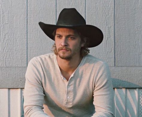 Yellowstone Kayce Dutton, Kaycee Dutton, Luke Grimes Yellowstone, Yellowstone Men, Kayce Dutton, Grimes Music, Yellowstone Series, Luke Grimes, Mens Western Wear