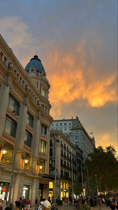 #barcelona #spain #gothicquarter #sunset Barcelona Sunset, Barcelona Sunrise, Barcelona Spain Nightlife, Valencia Spain Aesthetic Night, Sunset Spain, Gothic Quarter, Barcelona Spain, Barcelona, Spain