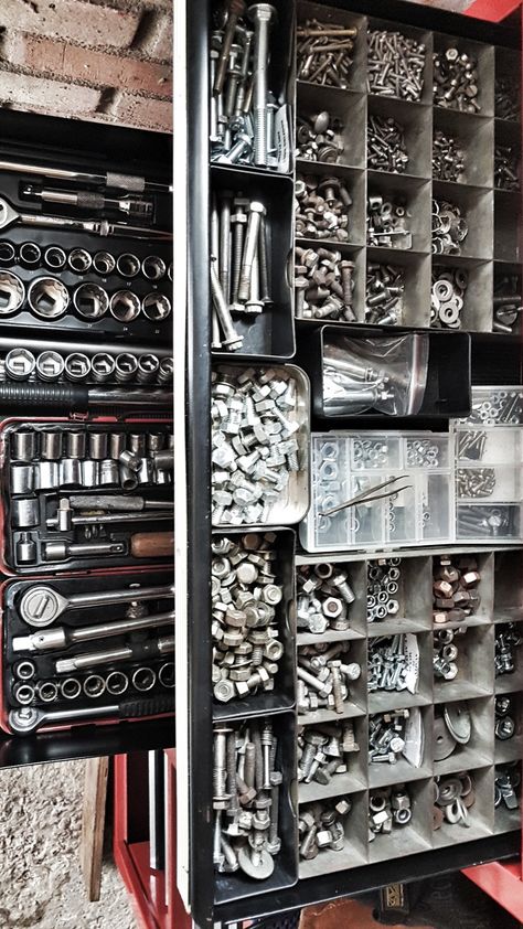 tool chest drawer organising. Sockets and nuts and bolts drawers Bolt Storage, Bolt And Nut Storage Ideas, Nut And Bolt Storage Ideas Garage Organization, Nuts And Bolts Organization, Diy Nut And Bolt Storage Ideas, Storage Bins For Nuts And Bolts, Nut And Bolt Storage, Tool Box Organazation, Mechanic Garage