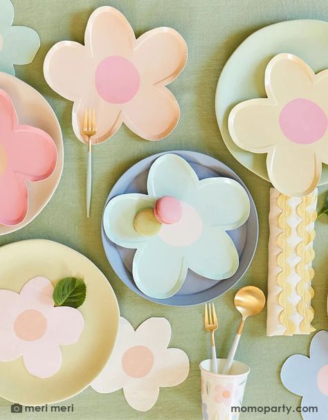 Daisy Daisy Plates, Pastel Color Theme, Peppa Party, Colorful Daisies, Daisy Party, Party Hardy, Flower Cup, Meri Meri, Flower Party