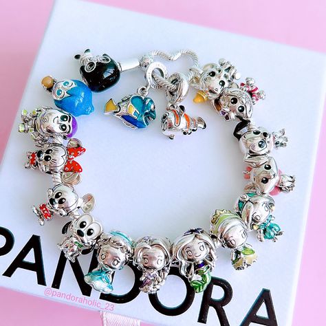 Disney Pandora Bracelet, Charms Disney, Disney Pandora, Pandora Bracelet Charms Ideas, Girly Bracelets, Pandora Bracelet Designs, Barbie Printables, Pandora Jewelry Charms, Preppy Stuff