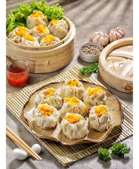 Siomay Photography, Veg Dum Biryani Recipe, Dimsum Mentai, Biryani Vegetable, Veg Biryani Recipe, Dum Biryani Recipe, Asian Food Photography, Vegetable Biryani, Food Photography Dessert