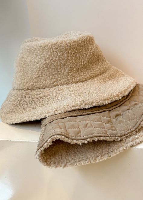 Reversible sherpa bucket hat Warm, on-trend and reversible – it’s the triple threat of bucket hats. Cozy vegan sherpa on one side and quilted puffer on the other, this hat offers a unique cold weather take on the popular bucket hat silhouette. Sherpa Bucket Hat, Hat Silhouette, Bucket Hat Winter, Winter Sewing, Winter Beach, Merch Ideas, Triple Threat, Beach Photoshoot, Bucket Hats