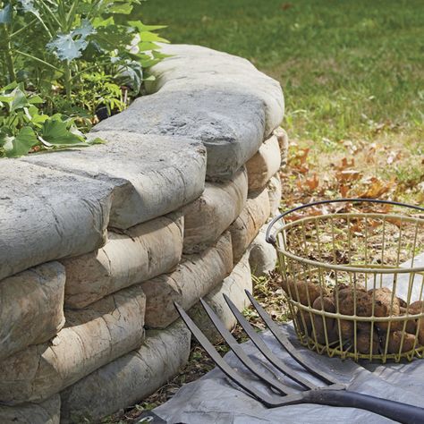 3 Easy Concrete Bag Projects: Check out 3 quick and easy garden projects to make with concrete bags. Concrete Diy Projects Outdoors, Quikrete Projects, Concrete Bag Walkway, Concrete Bags Ideas, Quickcrete Projects, Easy Garden Projects, Diy Cement Projects, Wildlife Garden Design, Concrete Garden Edging