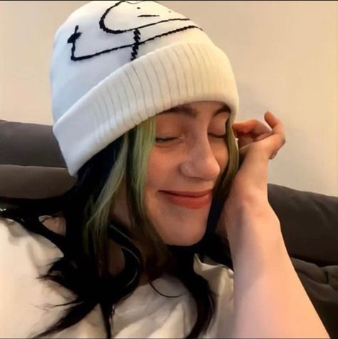 Wife Material, Popular People, Emilia Clarke, Green Hair, Funny Faces, Reaction Pictures, Billie Eilish, Deadpool, My Girl