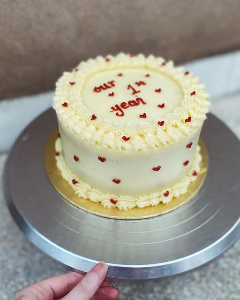 mini anniversary cake ❤️ Mini Cake Anniversary, Mini Cake, Anniversary Cake, Mini Cakes, Cake, Quick Saves